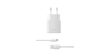 Man unpacking IQOS